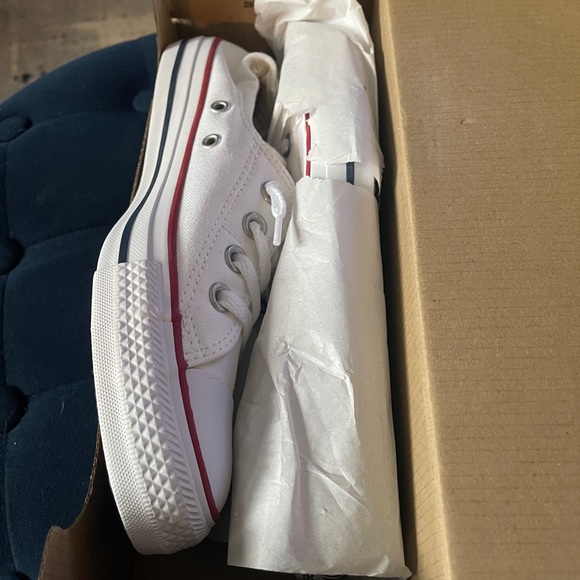 Ladies new Chuck Taylor all star converse sneakers - Picture 3 of 4